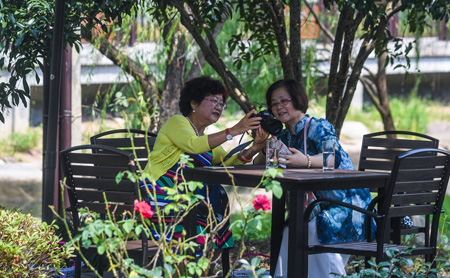 Zhejiang explores community-based elderly care