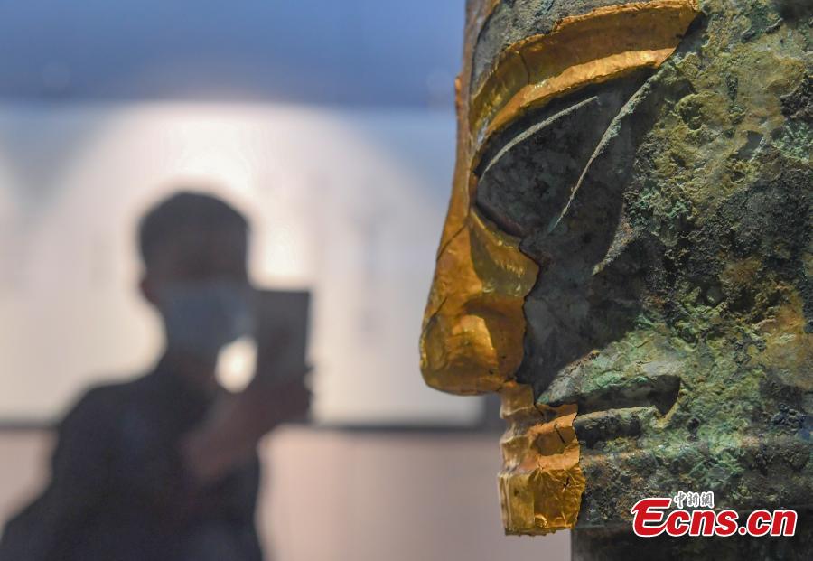 Sanxingdui cultural relics displayed in Hangzhou attract visitors