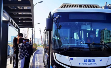 Hangzhou launches bus line with no fixed routes