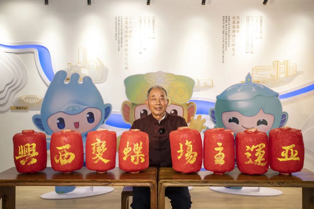 Lantern craftsman upholds 2,000-year-old tradition in Hangzhou