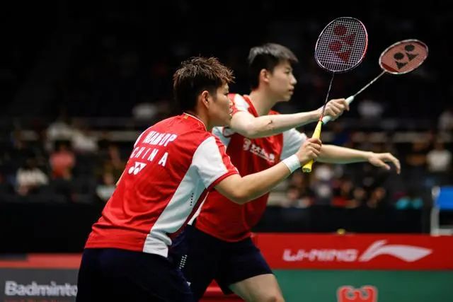 Chinese shuttlers win two doubles titles at South Korea Open
