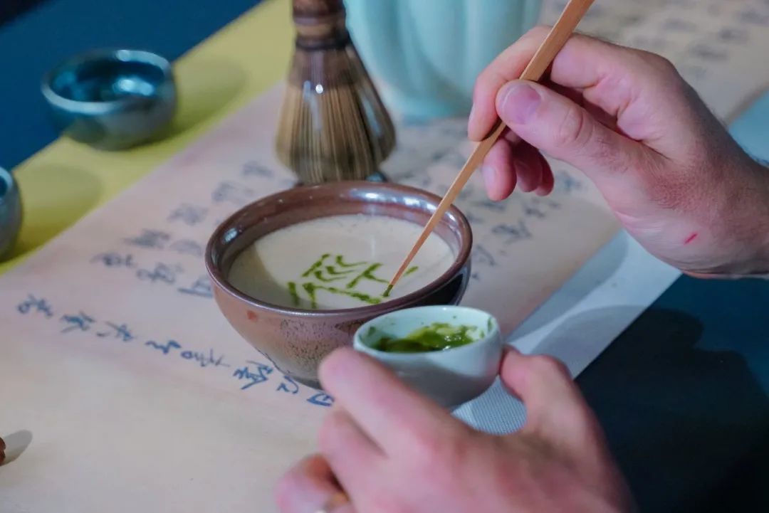 Learn to create tea art in Hangzhou
