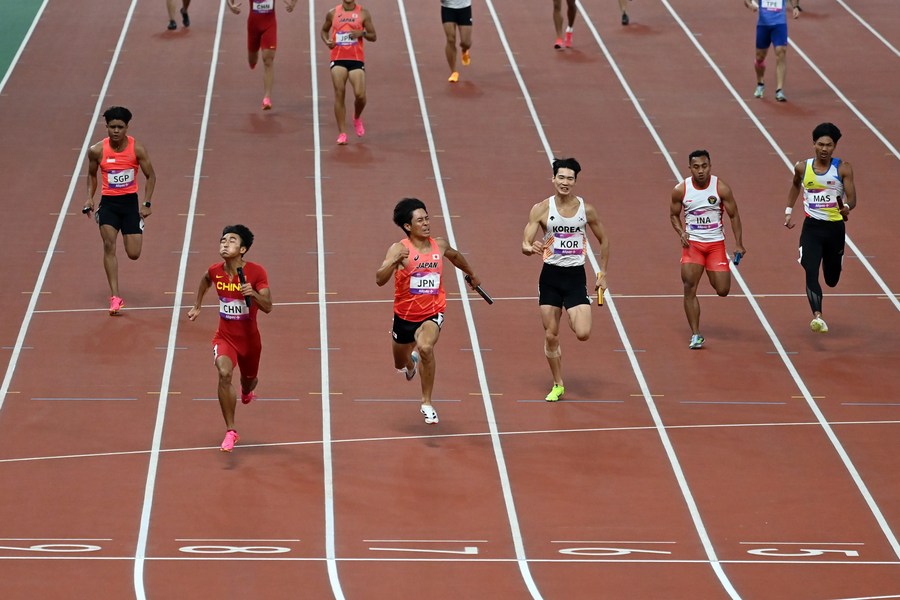 Day 10 Roundup: China wins both 4x100m relays, another weightlifting world record broken