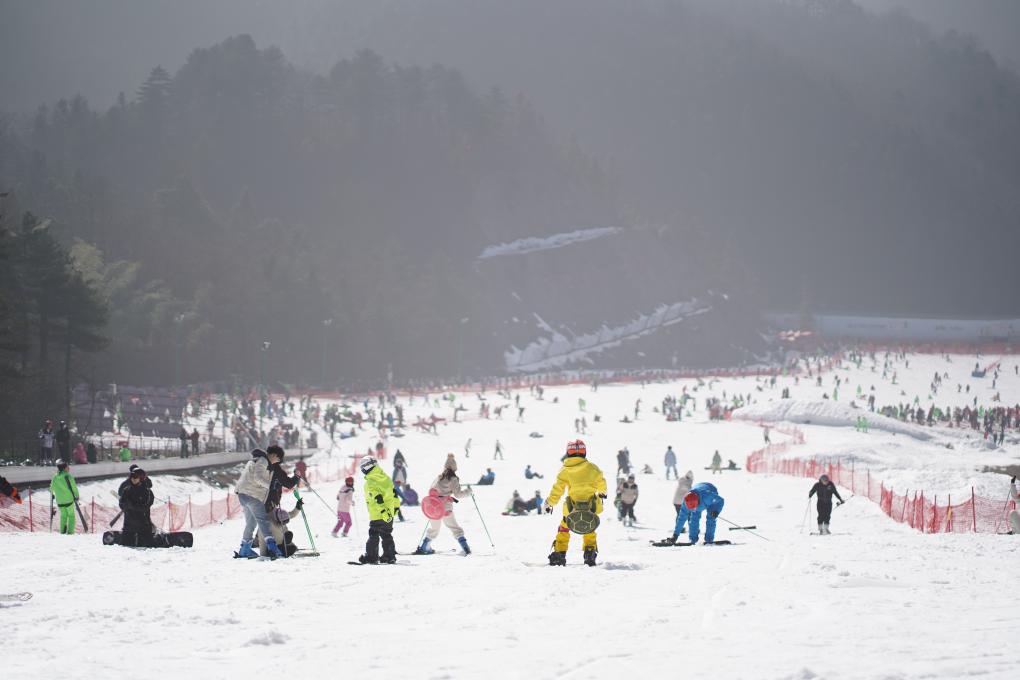 Winter sports economy continues to heat up in Zhejiang