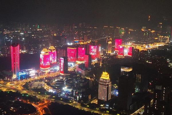 Enjoy night illuminations in Tonglu