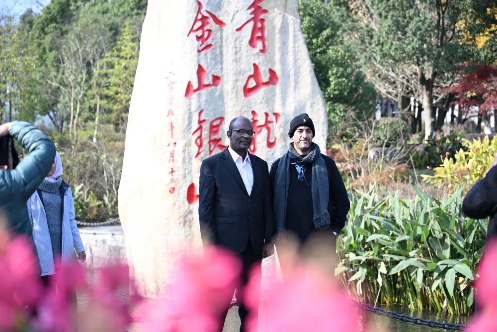 Foreign guests gather in Zhejiang for dialogue on human rights