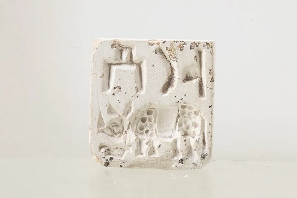 He Lianhai donates major collection of foreign seals to Xiling Seal Society