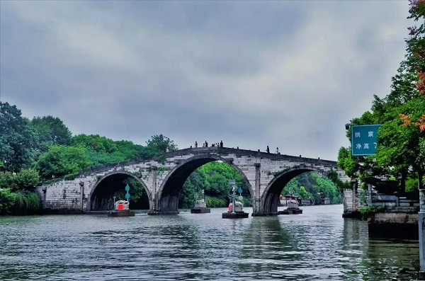 Gongshu Bridge in Laura's eyes