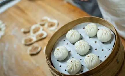 Young woman discovers career passion, fulfillment in making steamed stuffed buns