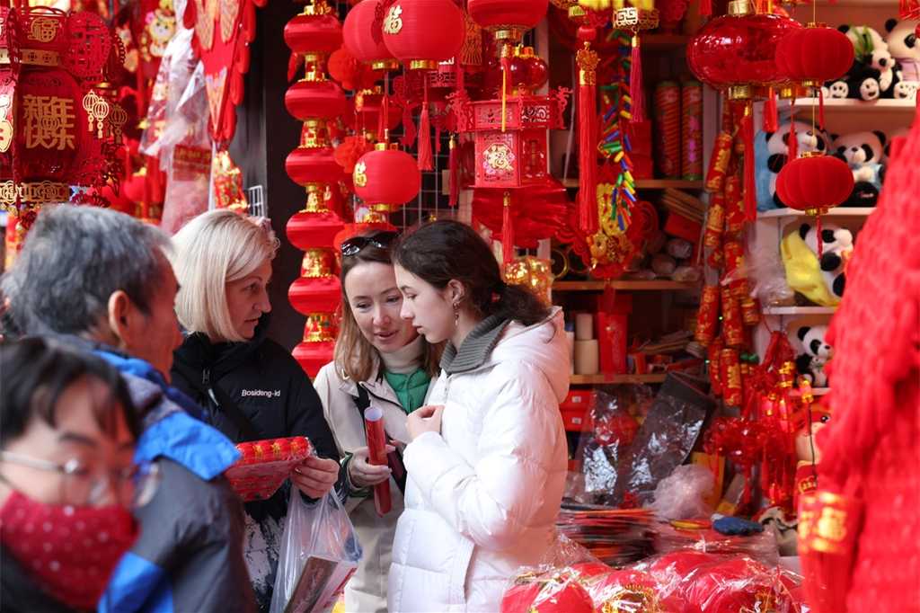 Spring Festival rush: Visa-free policies ignite surge in foreign tourist arrivals