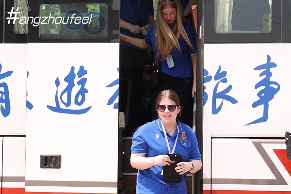 Irish teenagers experience fun life in Hangzhou