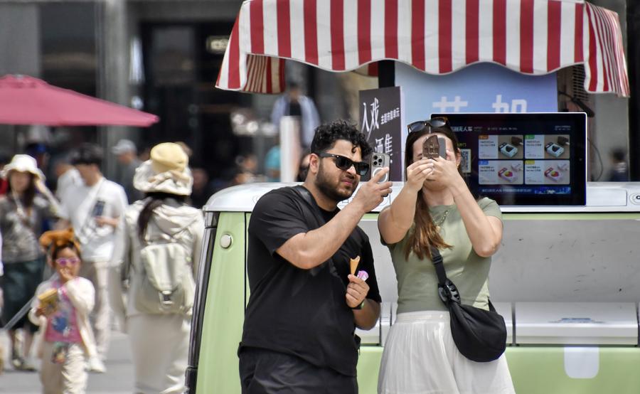 From sightseeing to shopping: China sees holiday inbound tourism boom