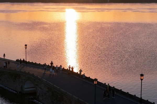 Regions in China take steps to ensure power supply amid heatwave-driven record demand