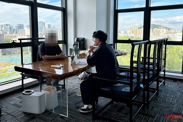 Hangzhou 'pretend work company' charges $4 day for office life