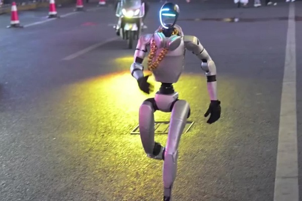 Agile humanoid robot draws public attention in Hangzhou