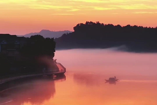 Zhijiang village in morning mist