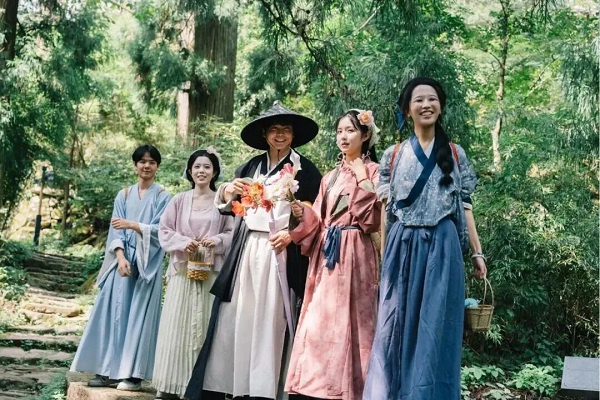 Hangzhou sees tourism boom during National Day, Mid-Autumn holidays