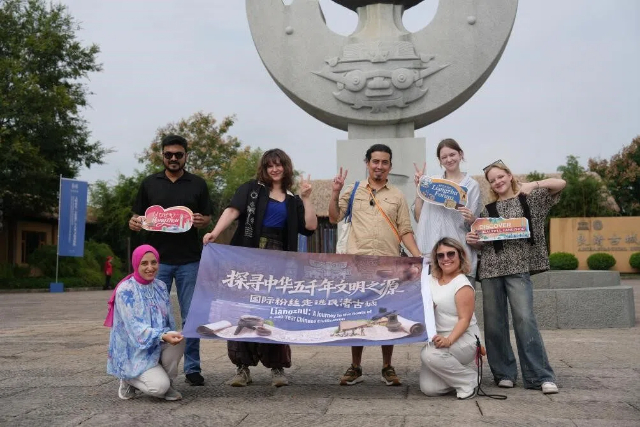Expats explore roots of Chinese civilization
