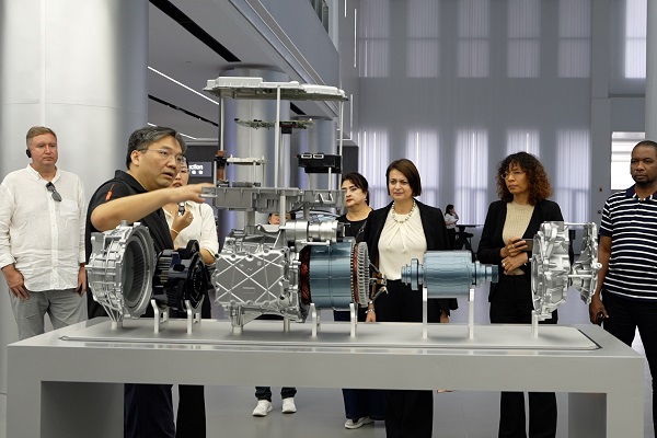 Diplomats unlock Chinese wisdom in 'Zhejiang model'