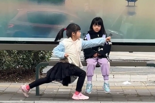 Hangzhou girl practices kung fu at bus station