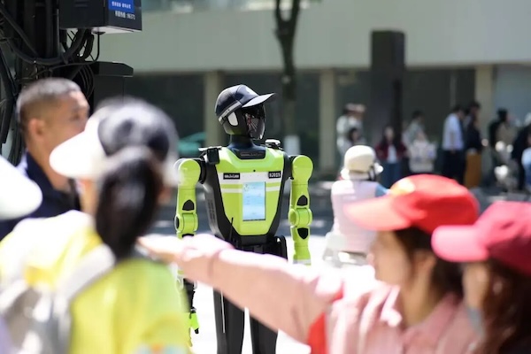 Hangzhou deploys China's first traffic robot squadron for May Day holiday