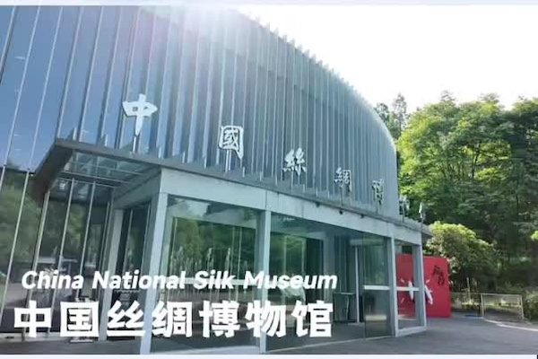 British reporter discovers charm of Hangzhou silk culture