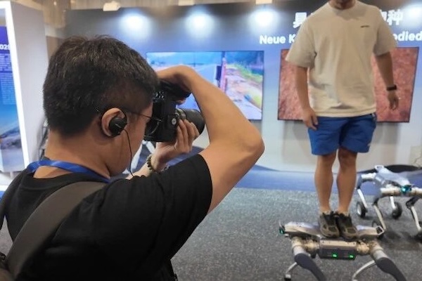 Foreign journalists visit Unitree Robotics to explore innovation ecosystem