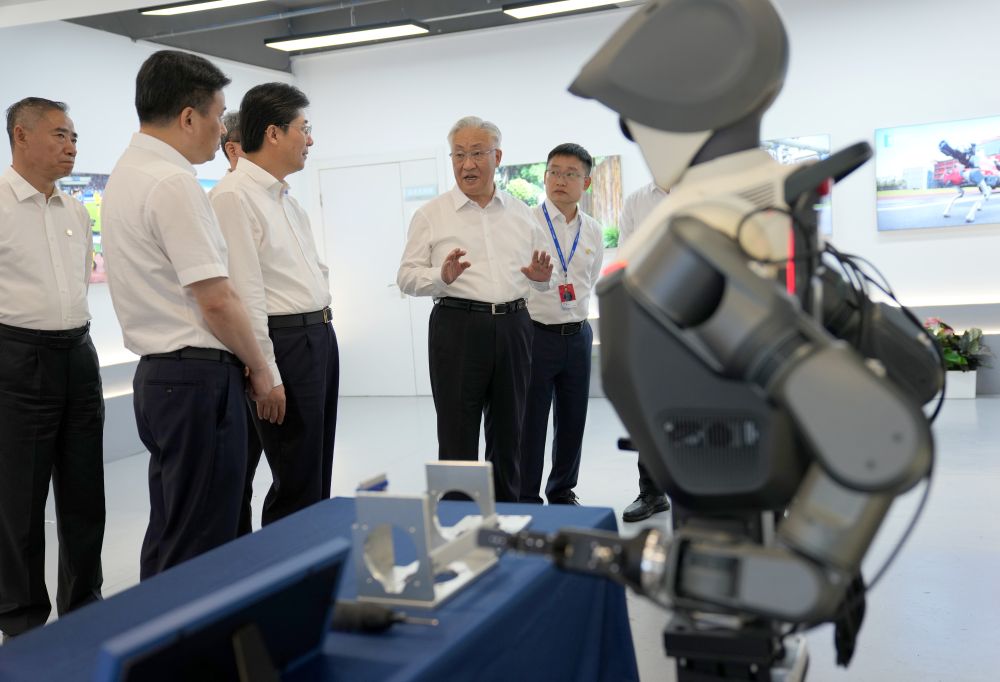 Chinese vice premier stresses deep integration of sci-tech, industrial innovation