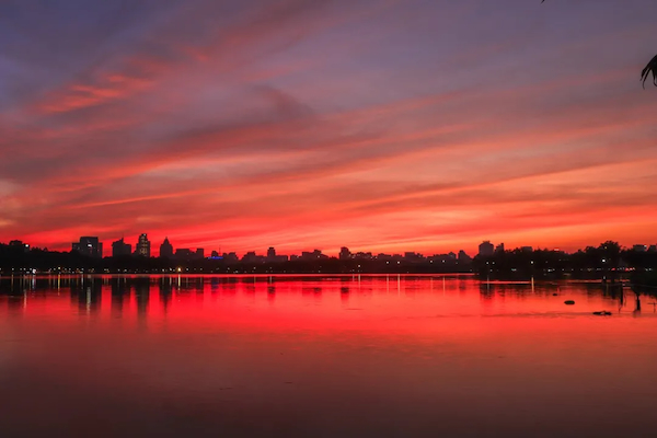 Hangzhou wakes up with breathtaking sea of red