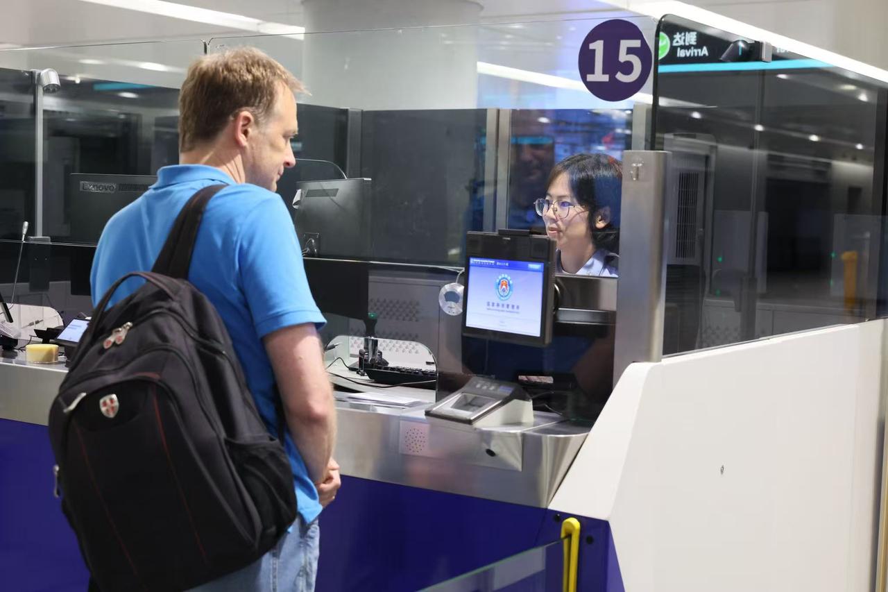 China extends visa-free policy for Russian citizens