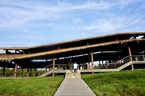 Intl guests explore Liangzhu heritage ahead of 4th Liangzhu Forum