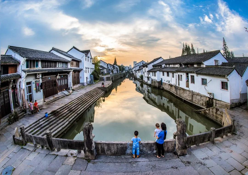 Explore what's around the metro lines in Binjiang district