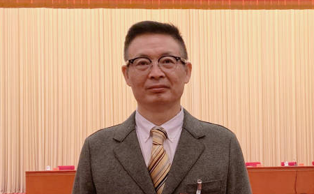 Hangzhou novelist elected vice-chairman of CWA