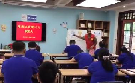 Hangzhou expat teaches English to prepare Asian Games volunteers