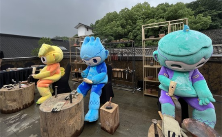 Culture and the Games| Asian Games mascots learn from expert copper sculptor