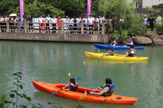 Urban waterways in Hangzhou open for water sports fans