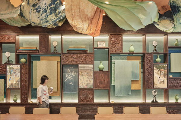 Starbucks opens intangible cultural heritage-themed store in Hangzhou