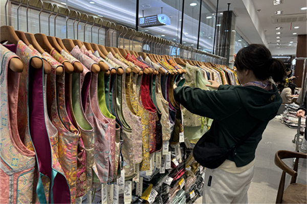 Washproof silk helps boost sales of 'China-chic' costumes