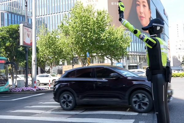 Intelligent traffic management robots deployed in Hangzhou