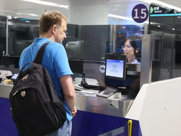 Foreign arrivals to Hangzhou hit 270,000 this year, up 12%