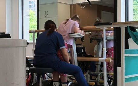 Chinese neural interface technology helps paralyzed Russian girl regain ability to walk